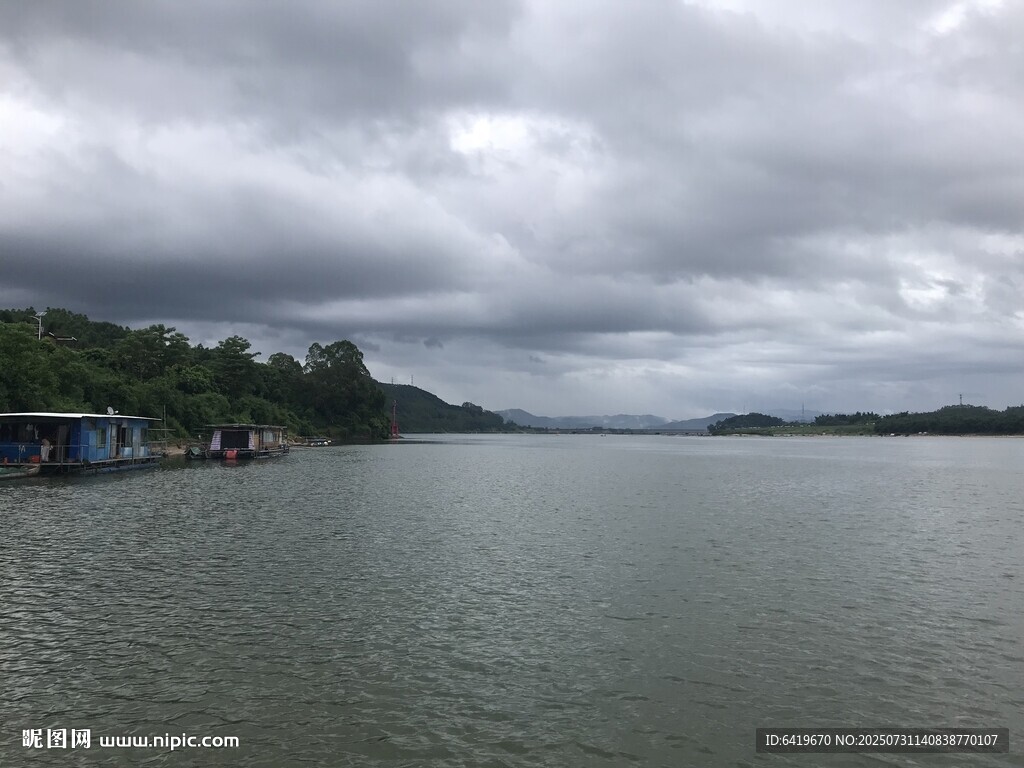 北江飛來峽陰天景色
