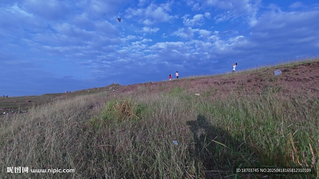 草原暮色下的廣闊天地