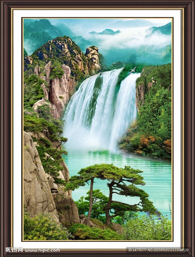 山水間的秀麗瀑布景觀
