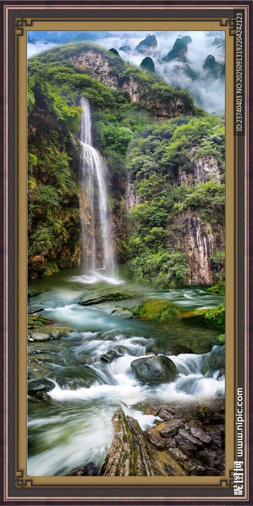 山間飛瀑溪流風(fēng)景畫(huà)