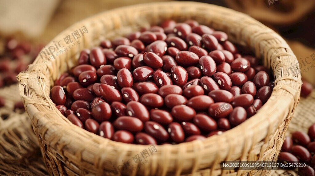 竹籃里的飽滿(mǎn)紅蕓豆