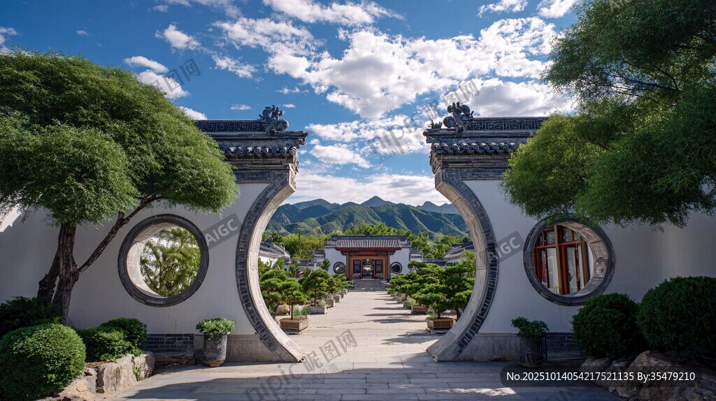 中式園林拱門景致