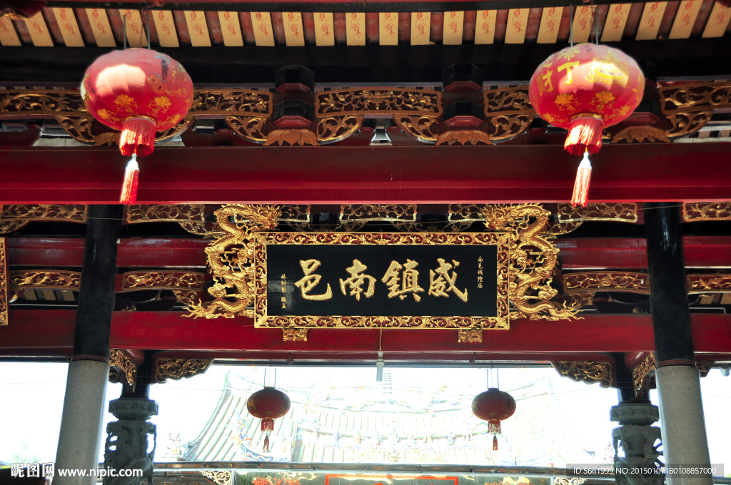 传统建筑牌匾灯笼