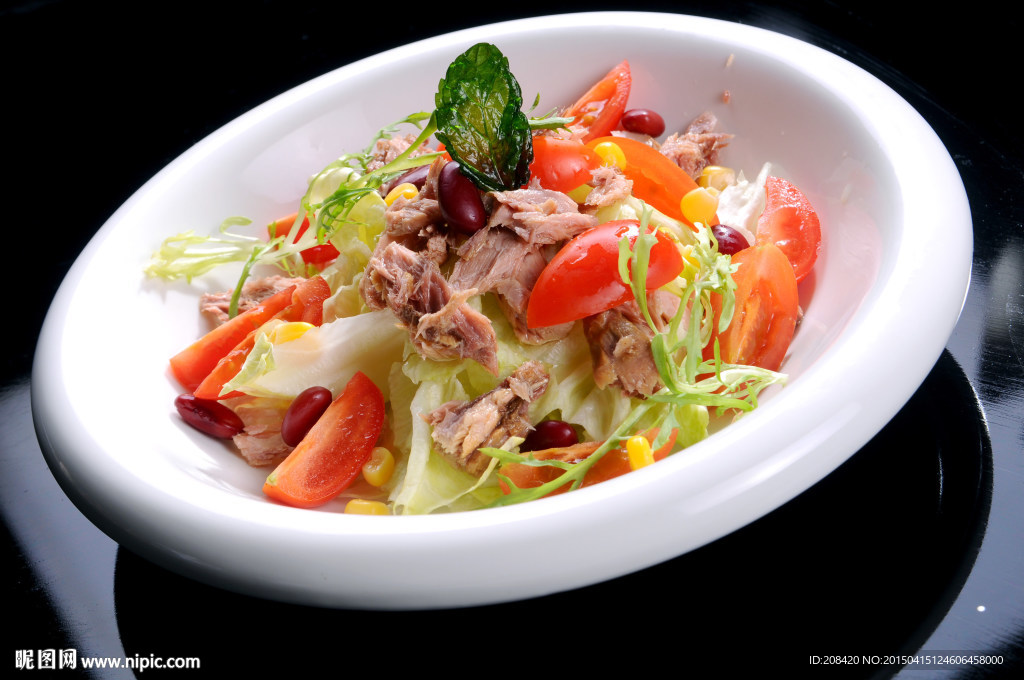 吞拿鱼鲜茄沙律