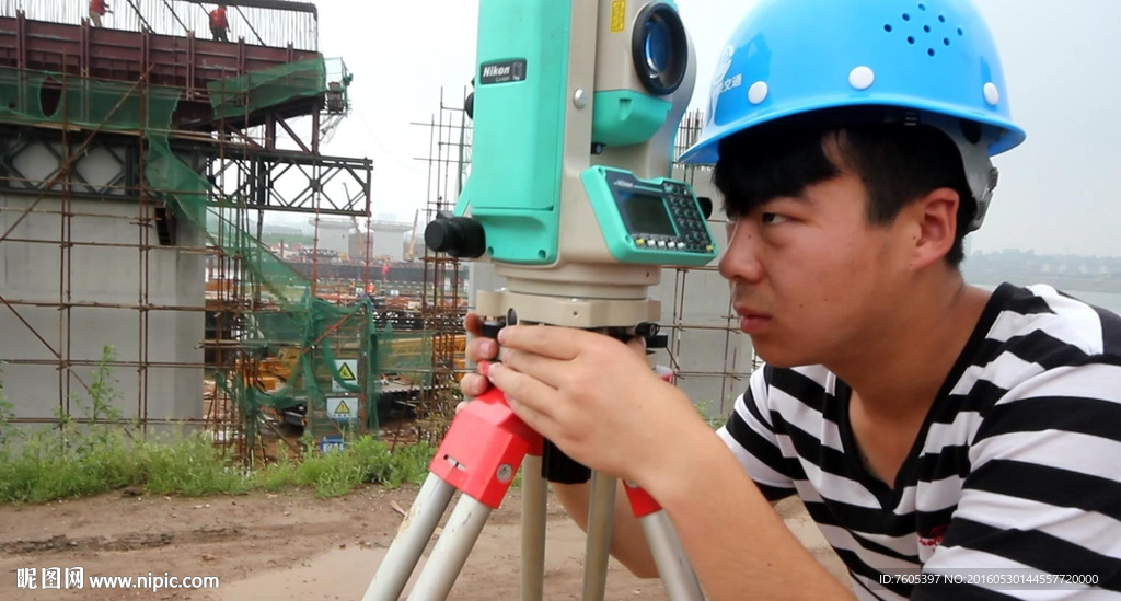 中铁铁建员工全站仪试验检测测量