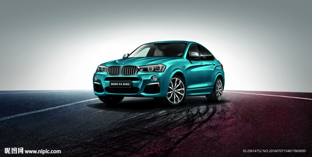 行驶中的BMW汽车