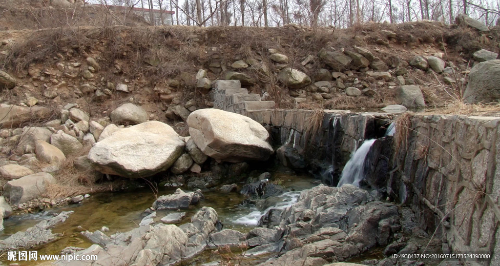 溪流 流水 河流