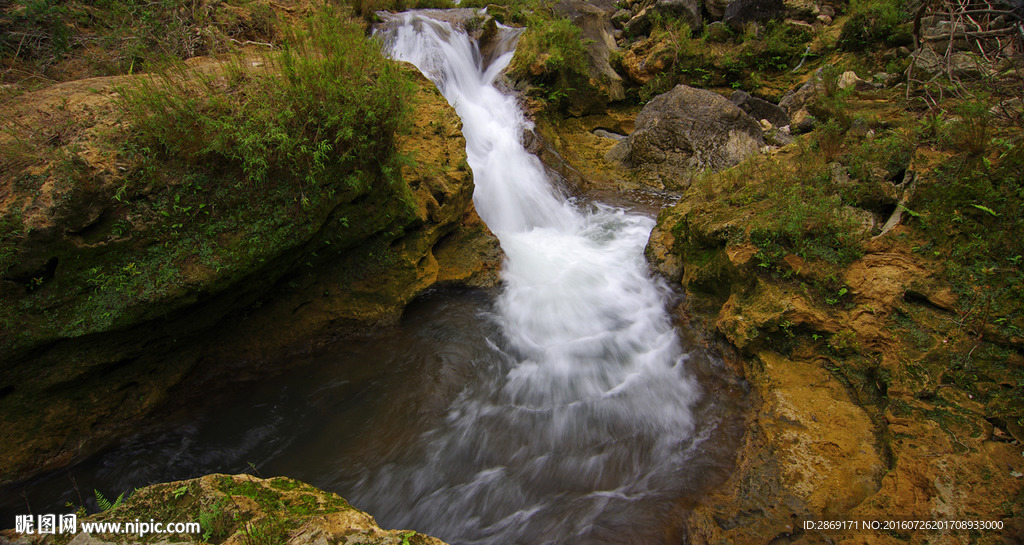 小溪流水视频