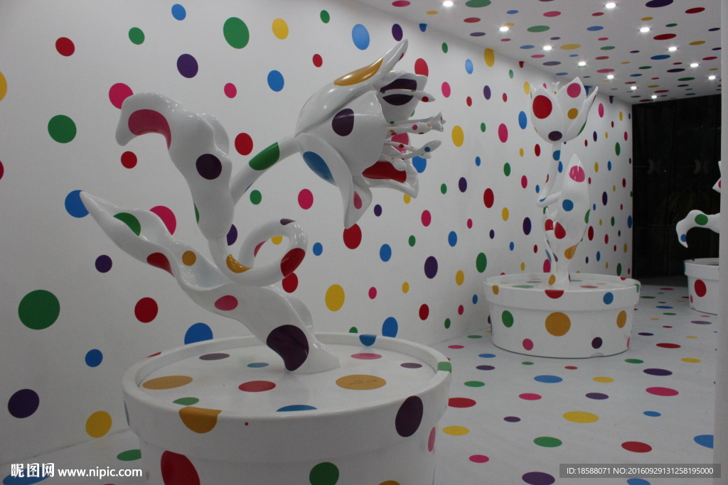 草间弥生圆点摄影展