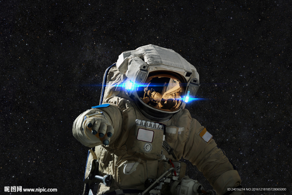 宇航员在太空飞行