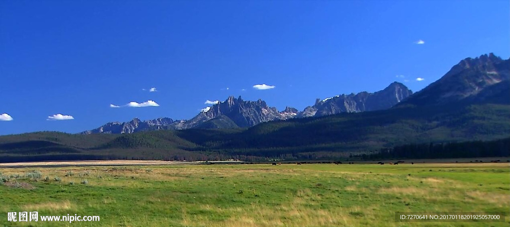 大草原风景  山峰