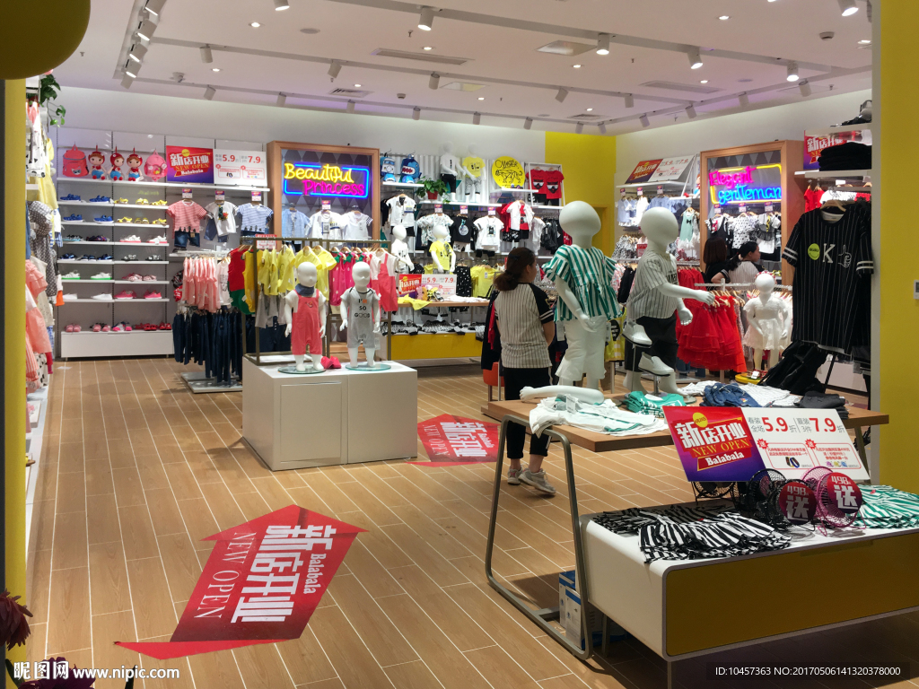 童装专卖店 balabala