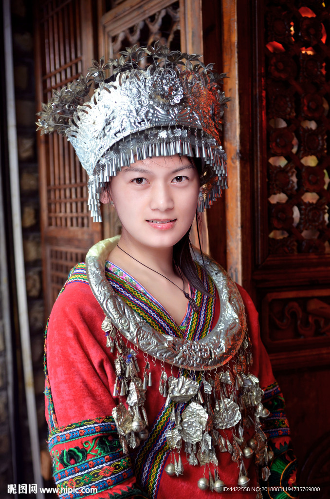 苗族少数民族美女