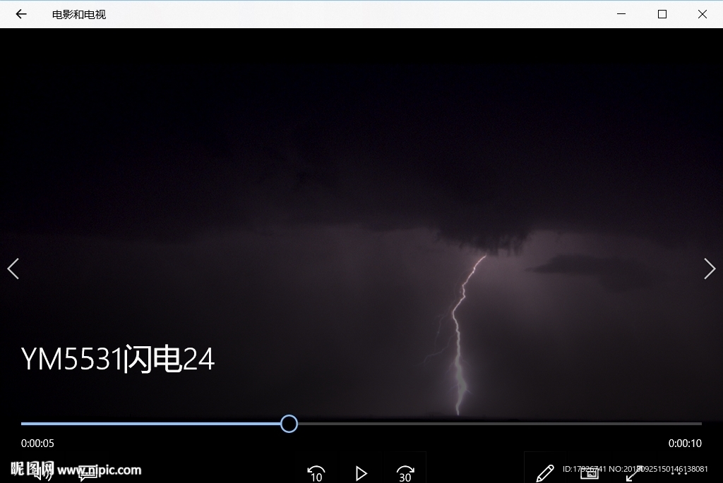 雷雨闪电乌云