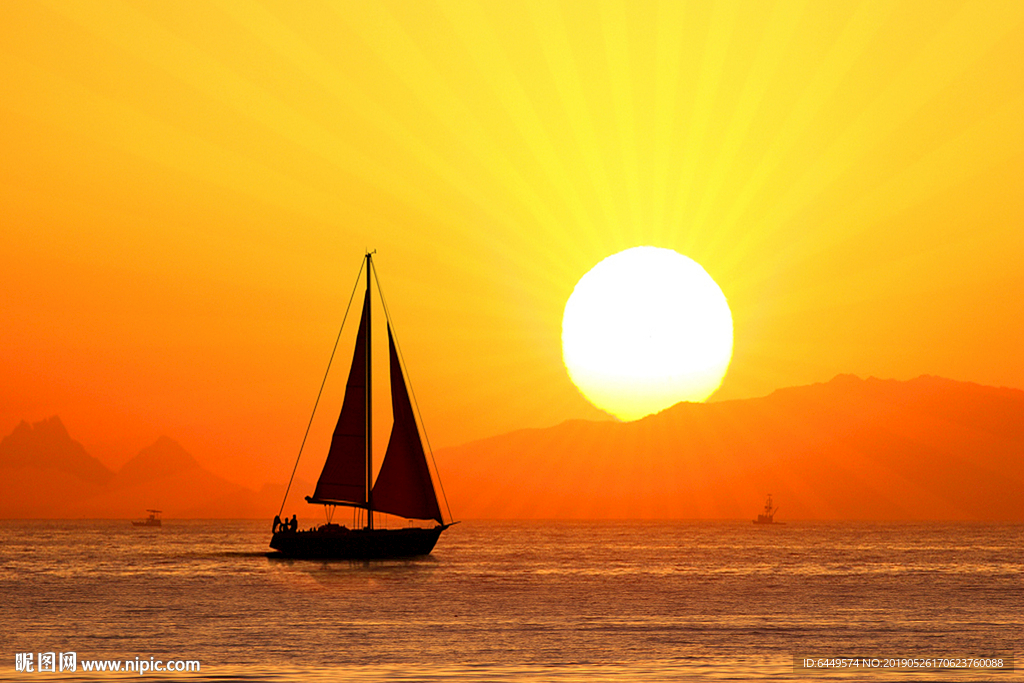 金色阳光帆船