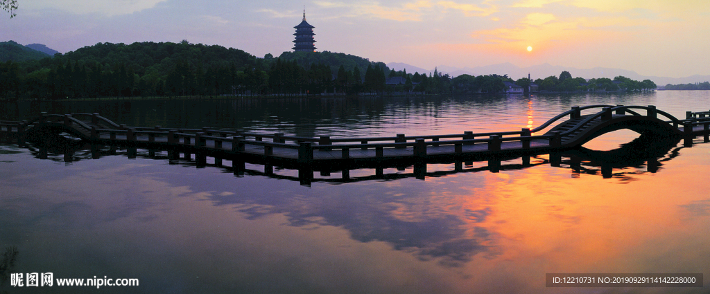 晚霞湖景