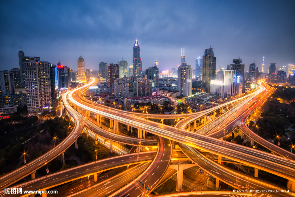 城市道路夜景