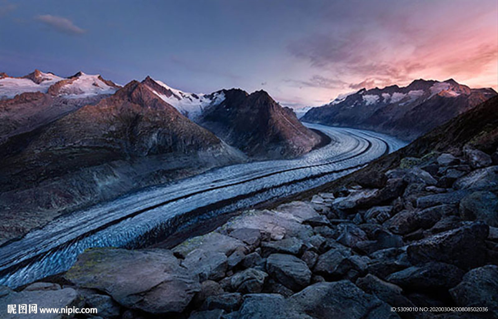 绚丽大气风景雪山公路大山高清图