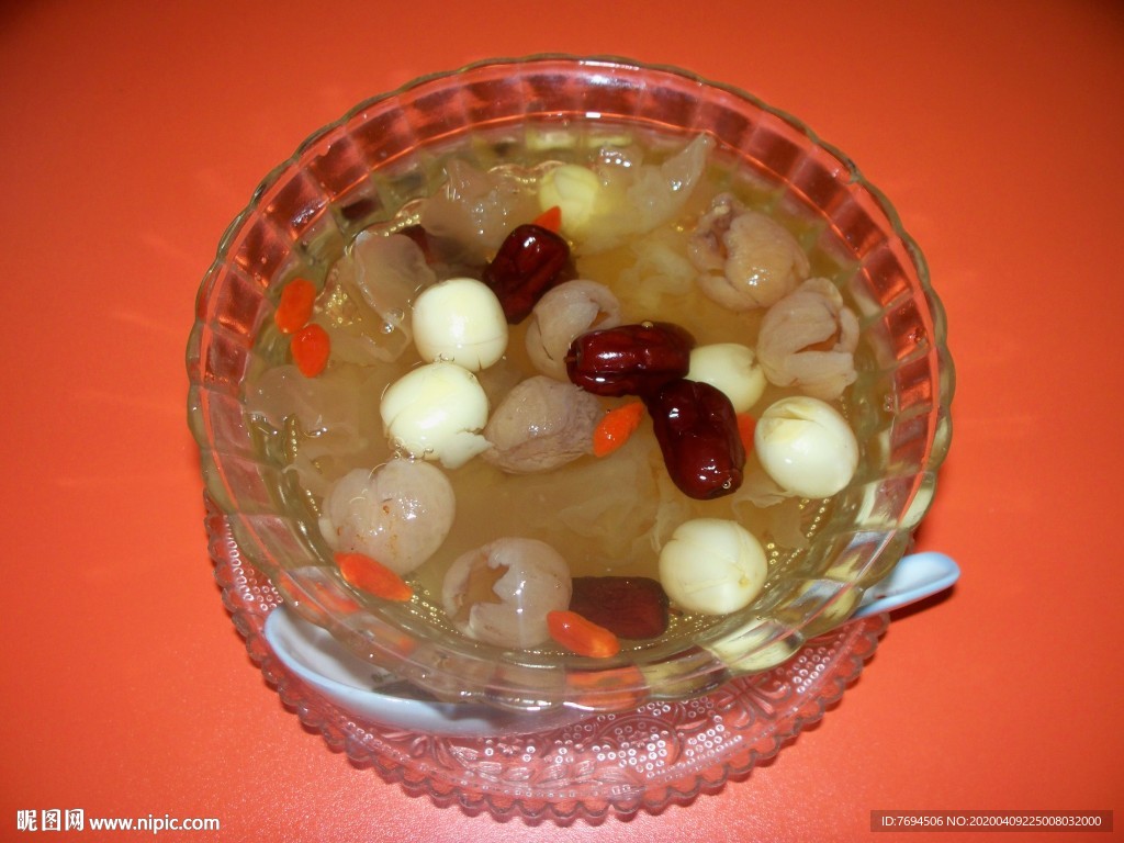红枣莲子糖水