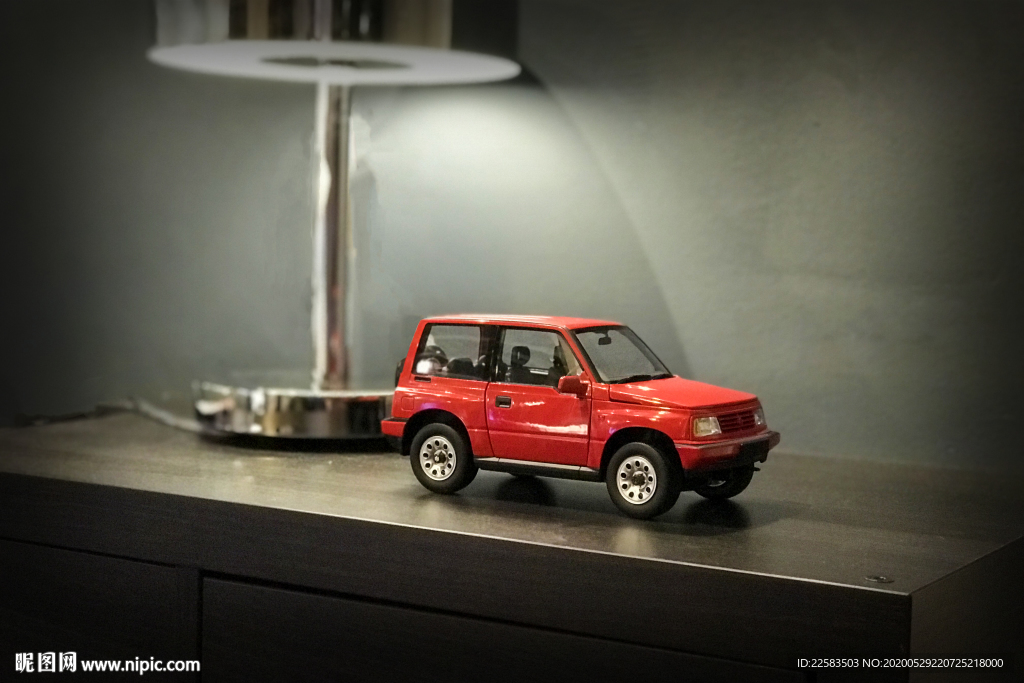红色高档车模玩具