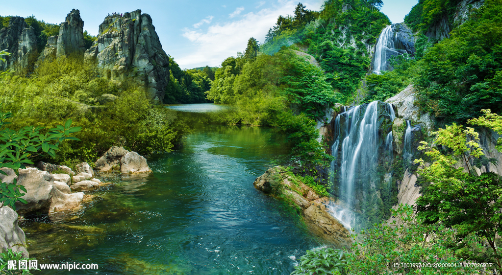 山水瀑布风景画