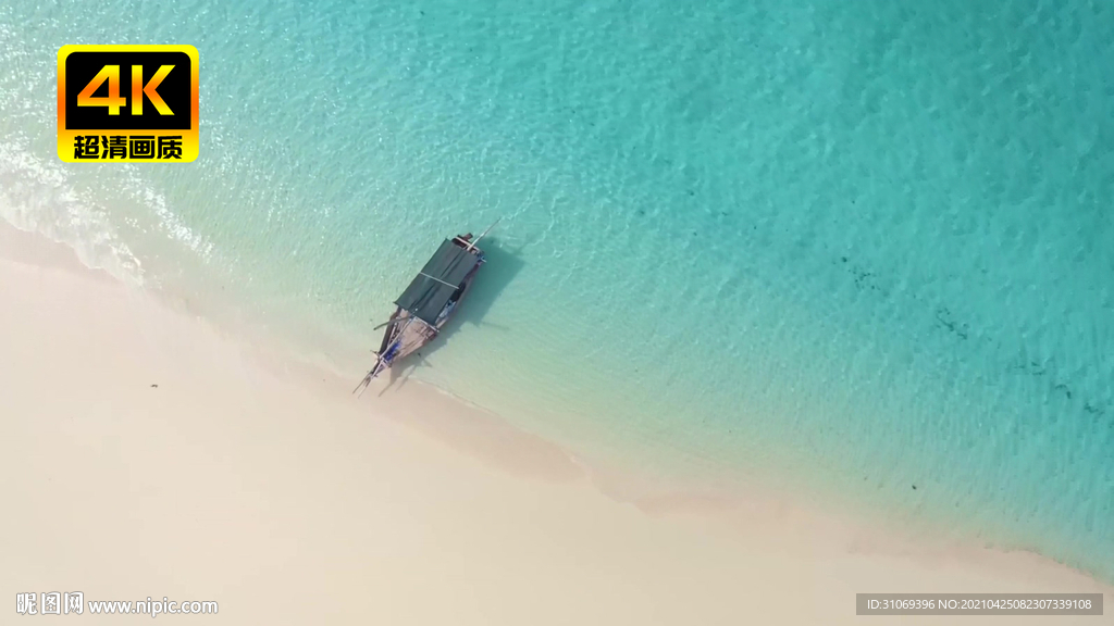 快速飞升碧蓝大海帆船沙滩