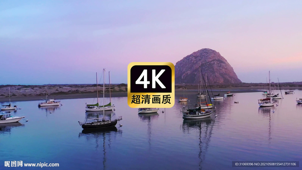 航拍岸边停靠的渔船
