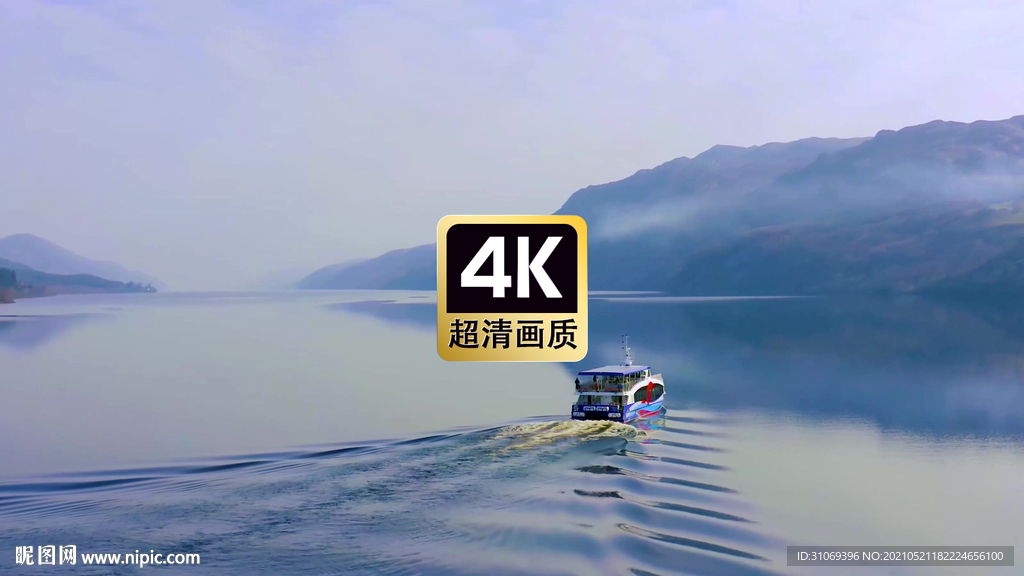旅拍素材湖面上缓缓航行的游艇