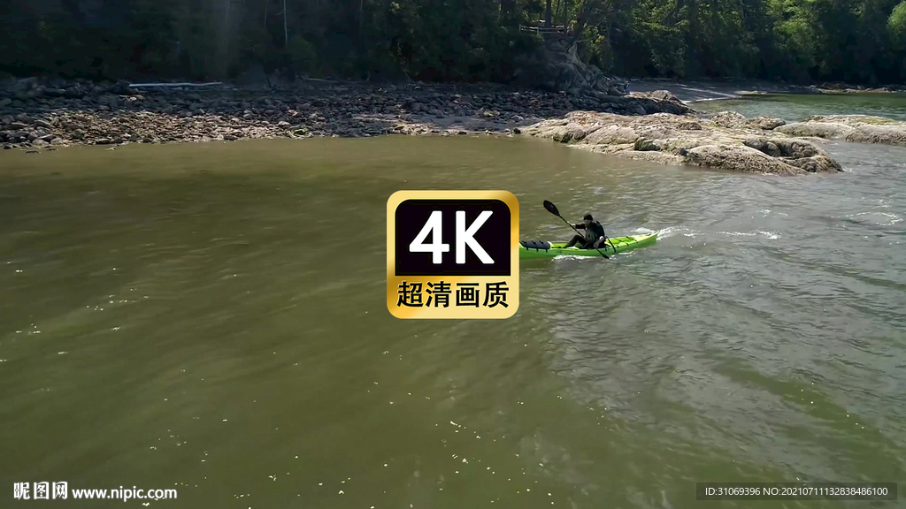 短视频素材森林河流上皮划艇选手