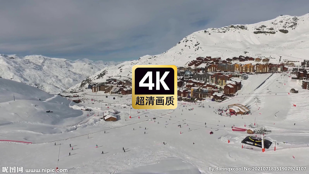 短视频素材航拍滑雪度假村人群