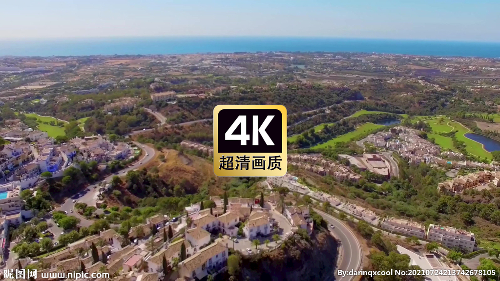 航拍山丘城市道路车辆