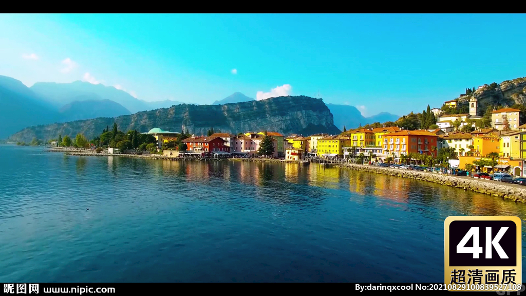 北欧湖边小镇风景