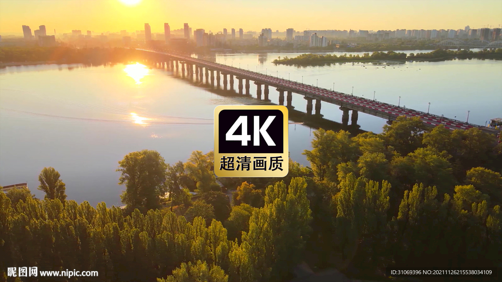 航拍傍晚夕阳下跨海大桥