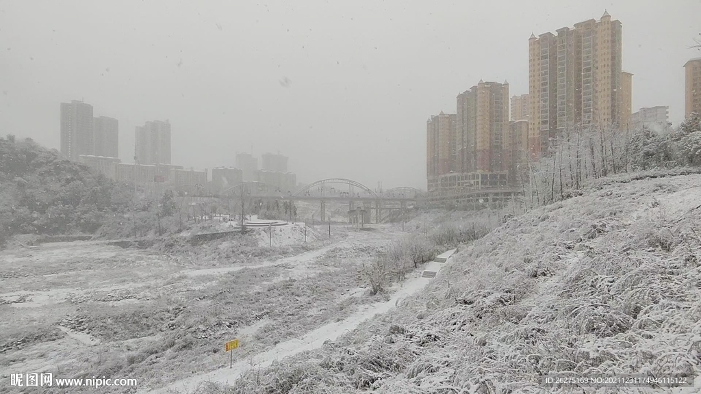 北郊湖雪景