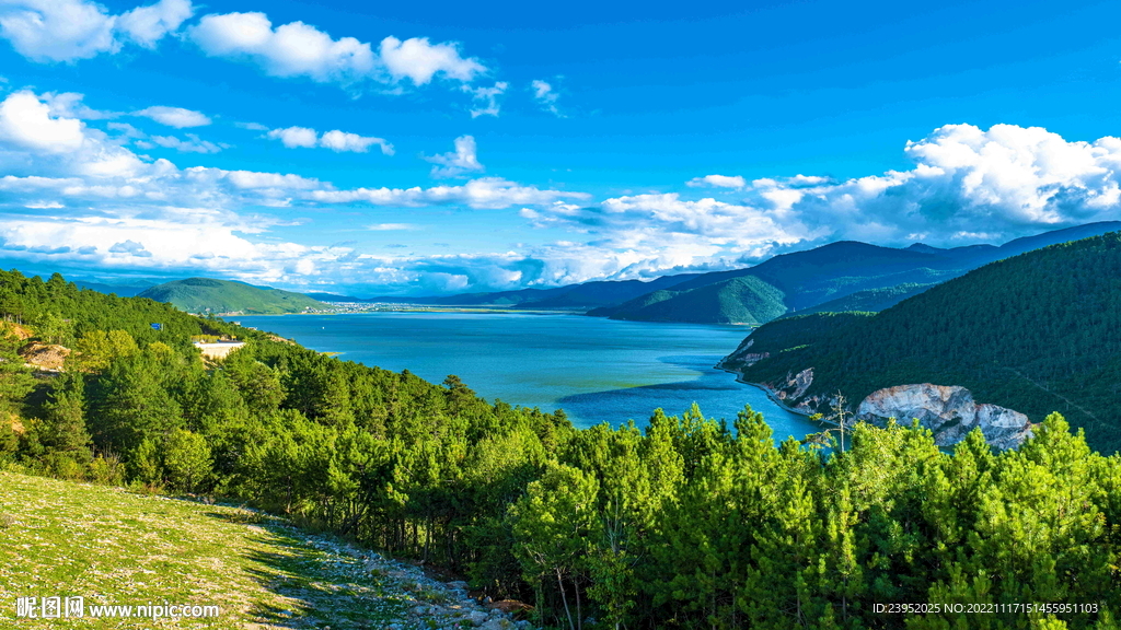 8K延时云南香格里拉纳帕海风景