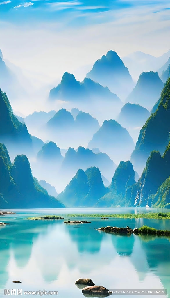 竖幅水墨山水画