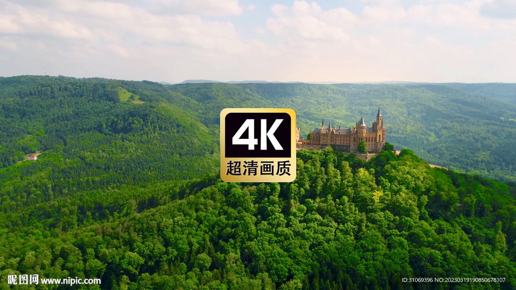 山顶上金色的古城堡