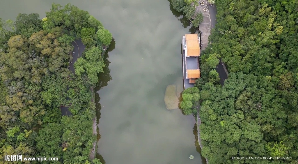 湖边倒映景观