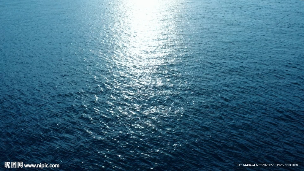 蓝色海面波澜后退方向日出风光