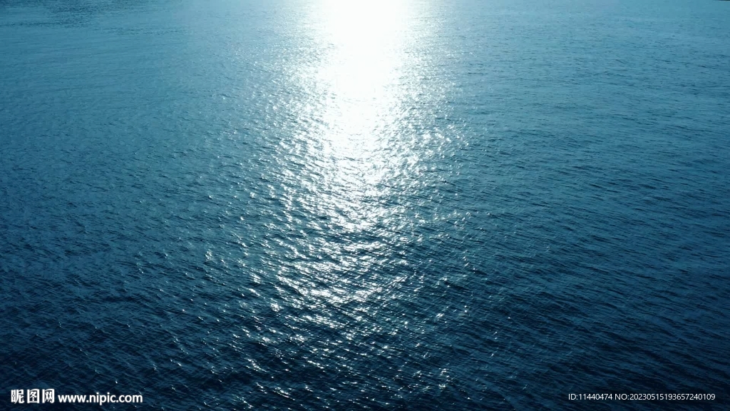 蓝色海面波澜右移方向日出风光