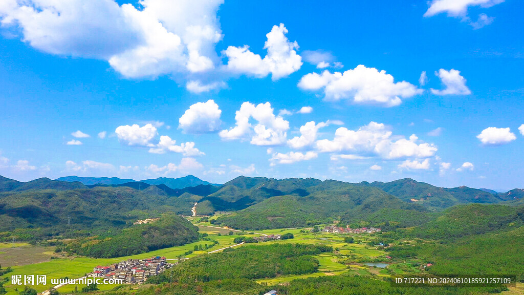 大山村落航拍