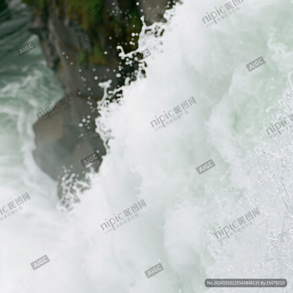 青绿色海水