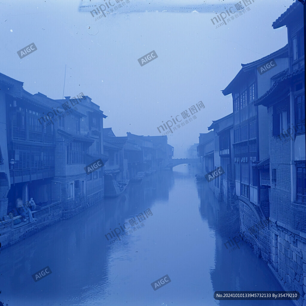 小镇河流晨雾