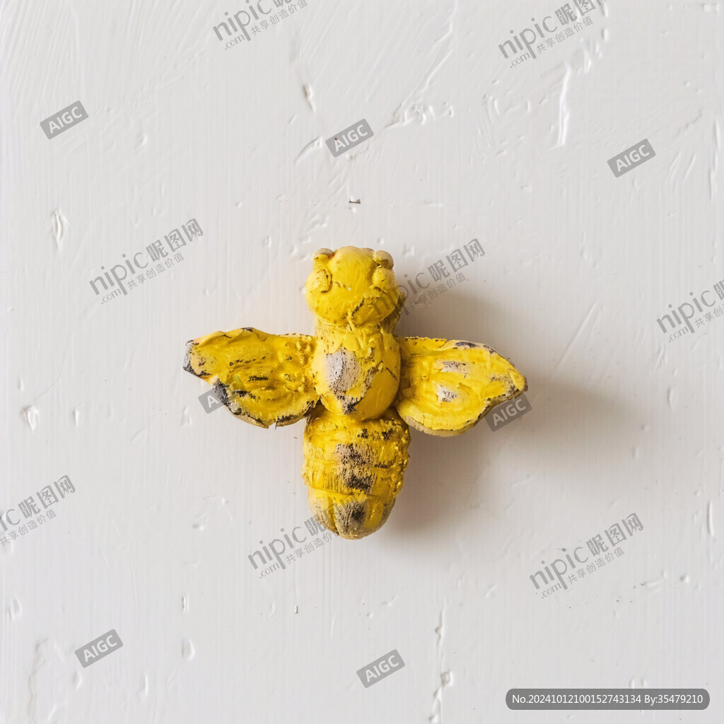 黄色蝴蝶墙面装饰