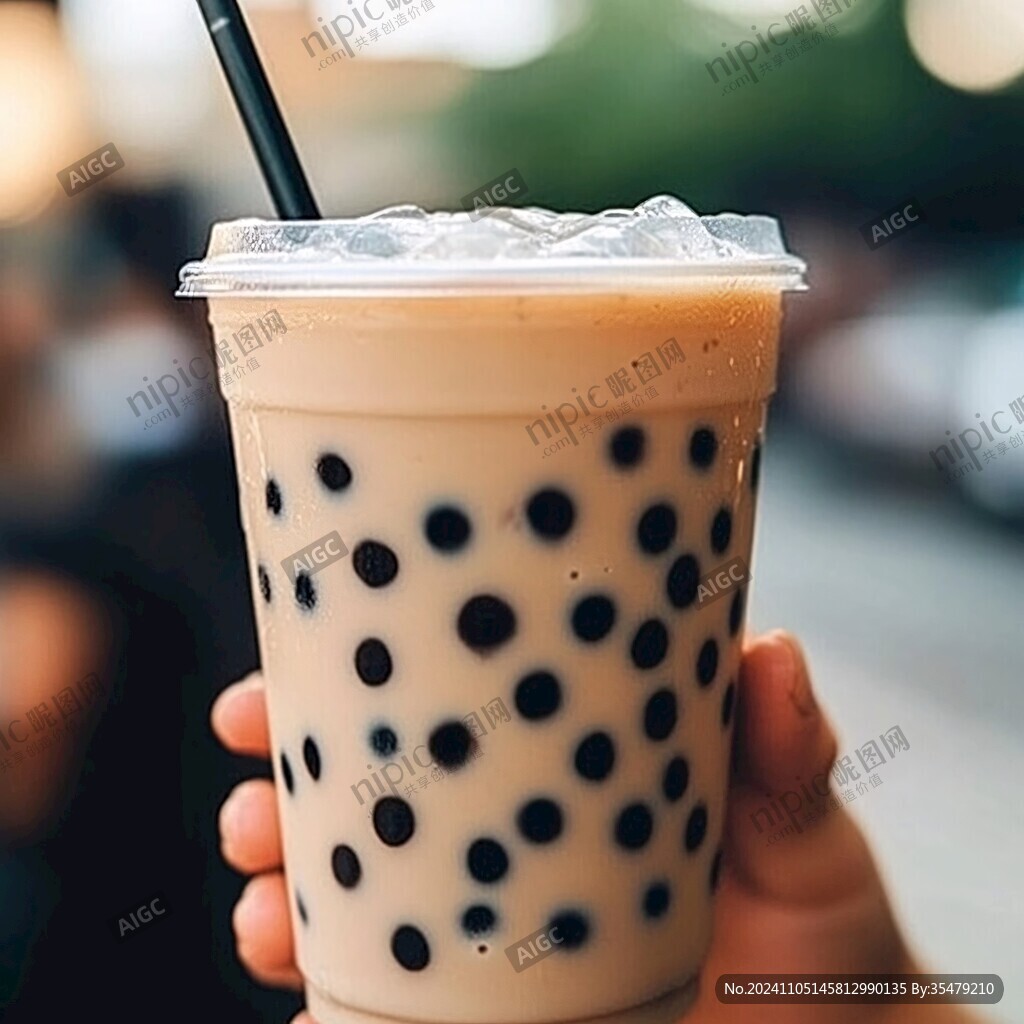手握珍珠奶茶