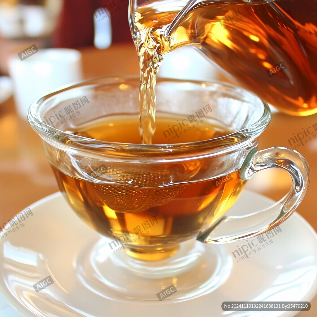红茶倒茶水