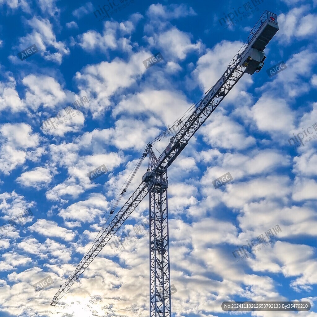 蓝天白云建筑工地塔吊