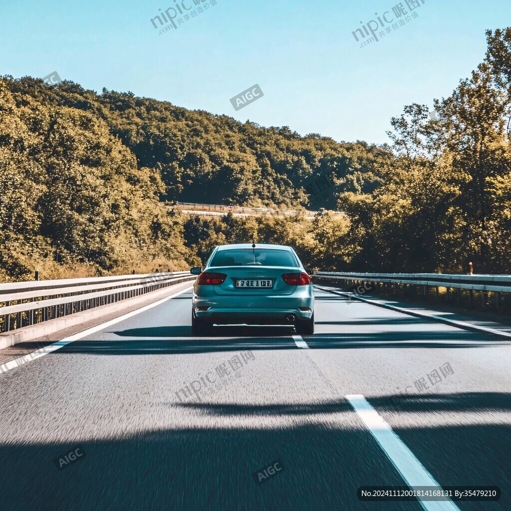 高速路上小车