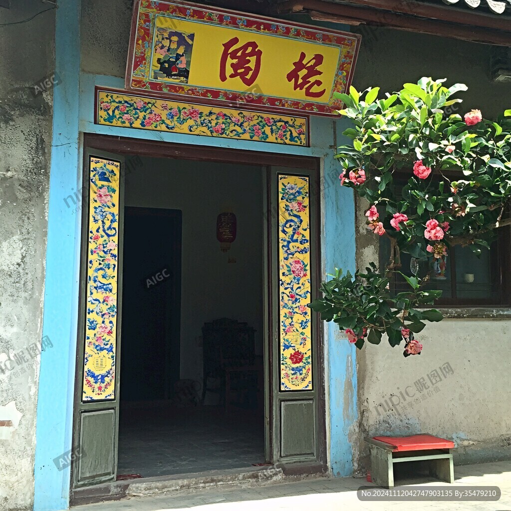 雕花彩绘宅门