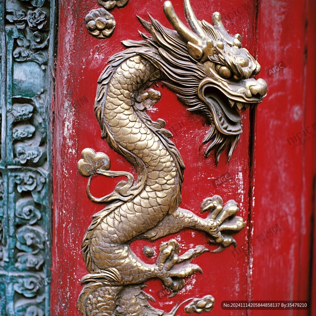 故宫金雕龙纹大门